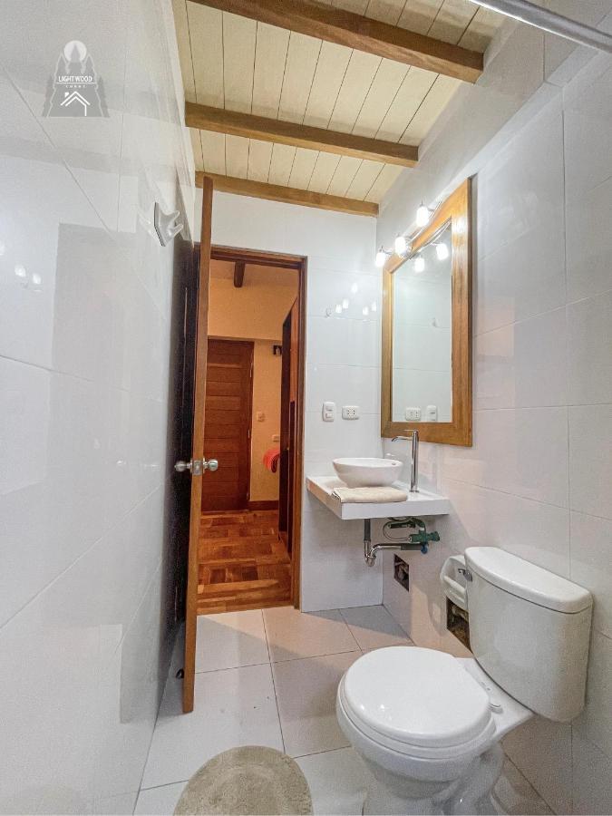 Light Wood Hotel Calca ภายนอก รูปภาพ